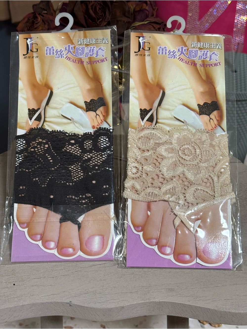 Foot Protector with Lace Design - Picture 10 of 10